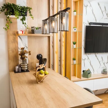 Floyd Apartment *